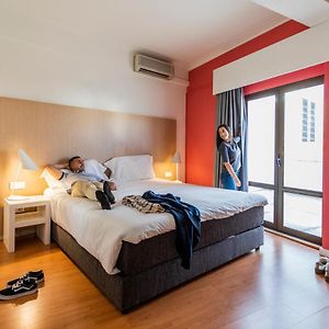 Camera con letto king size