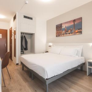 Camera standard con letto queen size