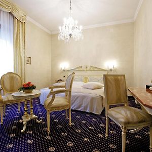 Camera standard con letto king size