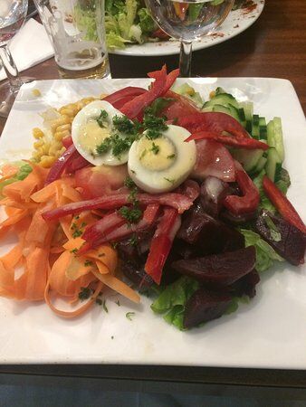 Les Pieds sous La Table