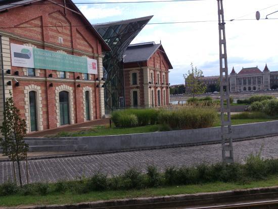 New Budapest Gallery