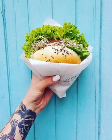 KROWARZYWA Vegan Burger