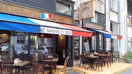 A table Madach 1. boulangerie