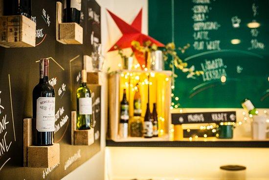 Parlament Cafe & Bistro