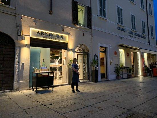 Arnold's Restaurant & Pizza