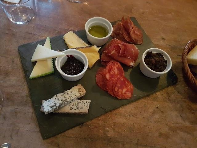 Adendum Vin og Tapasbar
