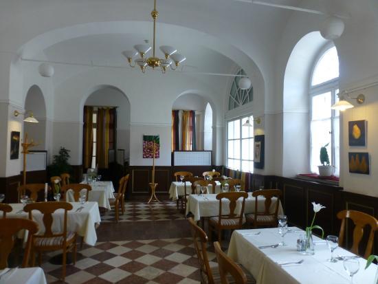 Karolyi Restaurant and Cafe