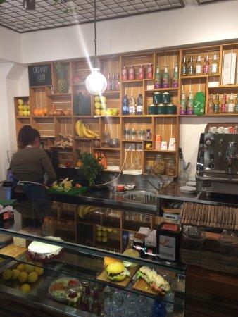 Albero Cafe Fresh Juices & Organic