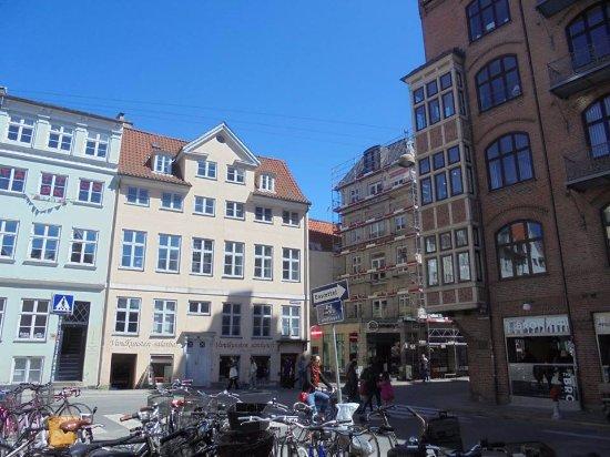 Vandkunsten sandwich og salat