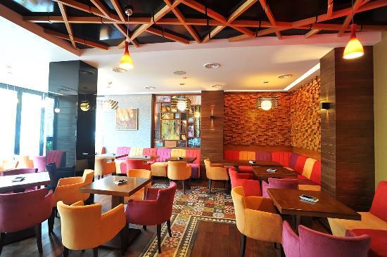 Traffic Restaurant&Lounge