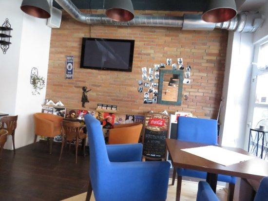 Le Petit Café & Bar