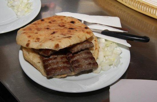 Cevapi u Somunu
