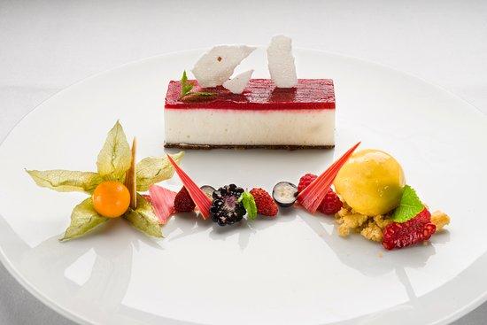 L'Orangerie Poolside Bar & Restaurant