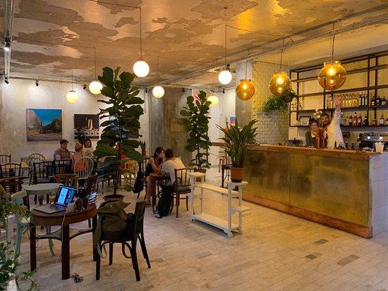 Mitzi Kortars Kavehaz es Bisztro