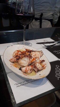 Central Bar by Ricard Camarena