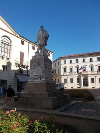 Statua Di Fedele Lampertico