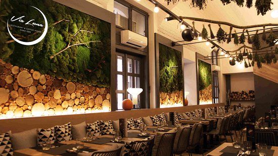 Via Luna Restaurant & Coffee House