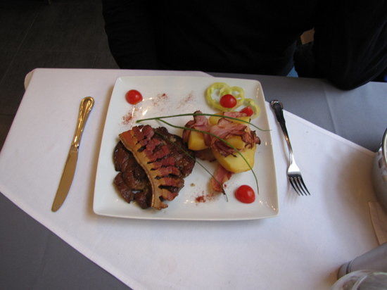 Muvesz Etterem es Kavehaz