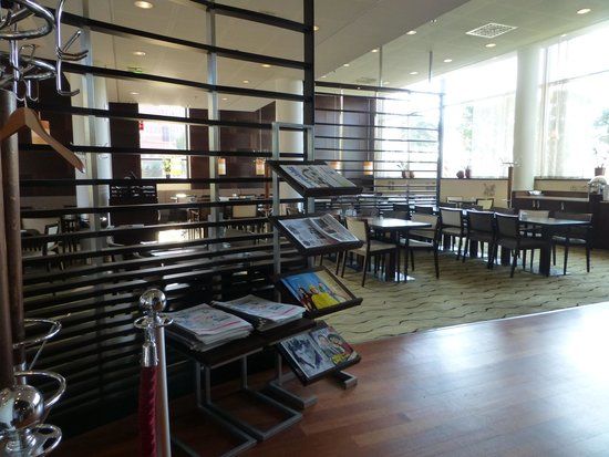 Holiday Inn Open Lobby