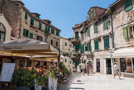 Split Old Town Suites